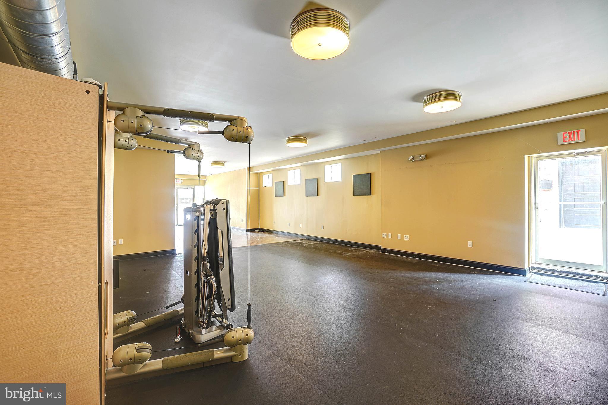 CANTON - Commercial Lease