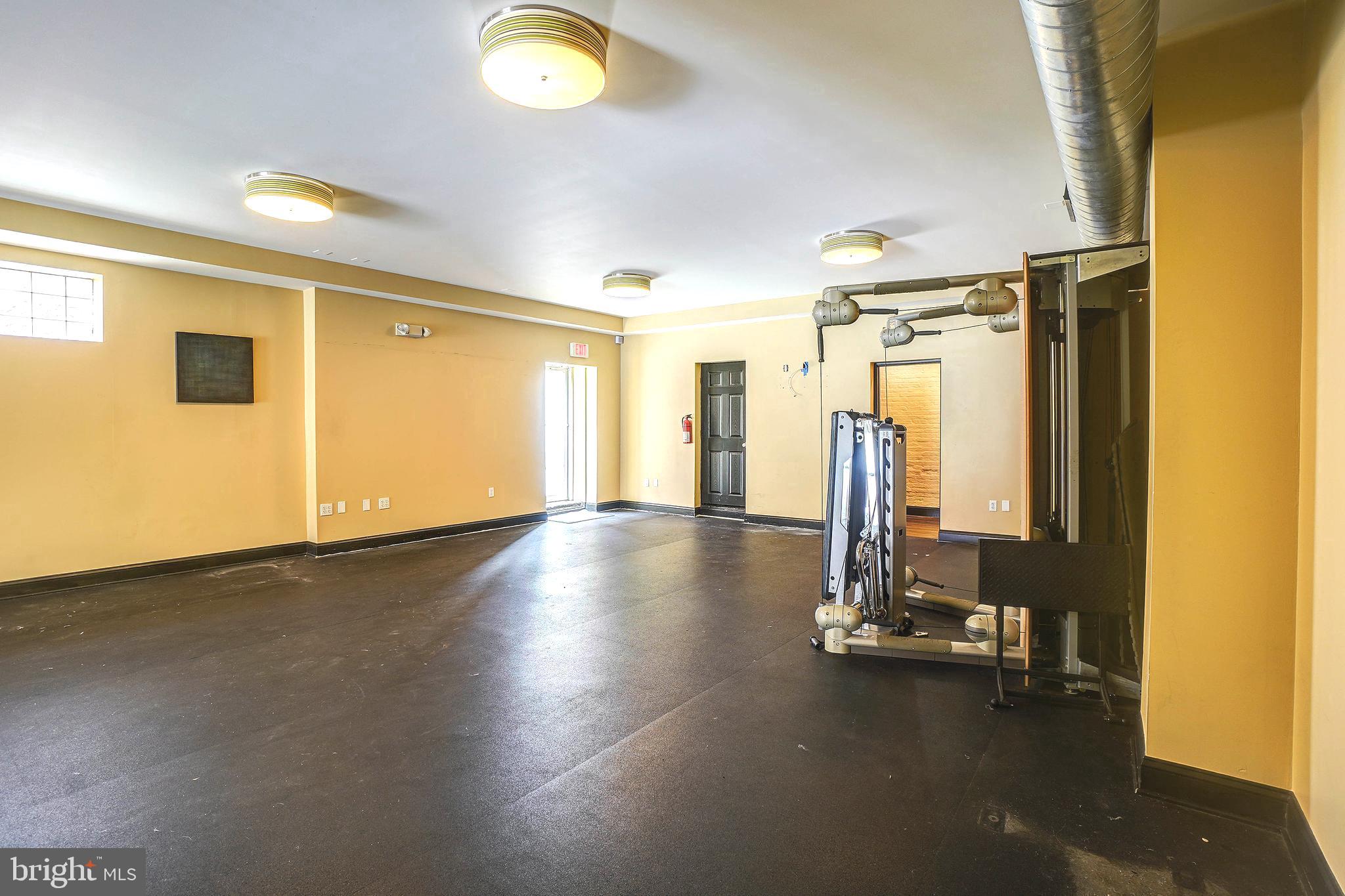 CANTON - Commercial Lease