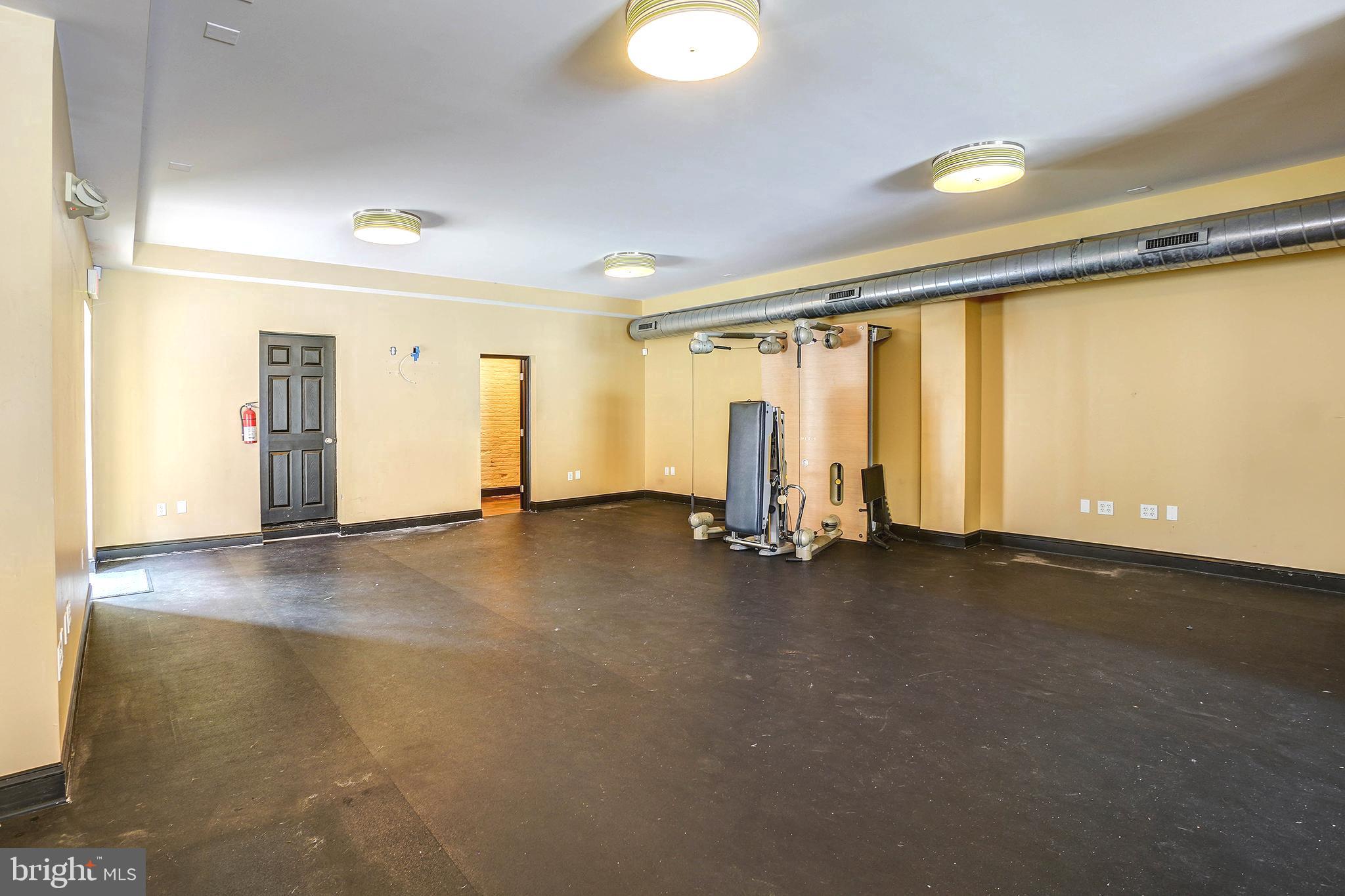 CANTON - Commercial Lease