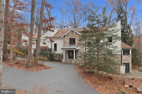 10701 Sycamore Springs Lane, Great Falls, VA MLS: VAFX2279598