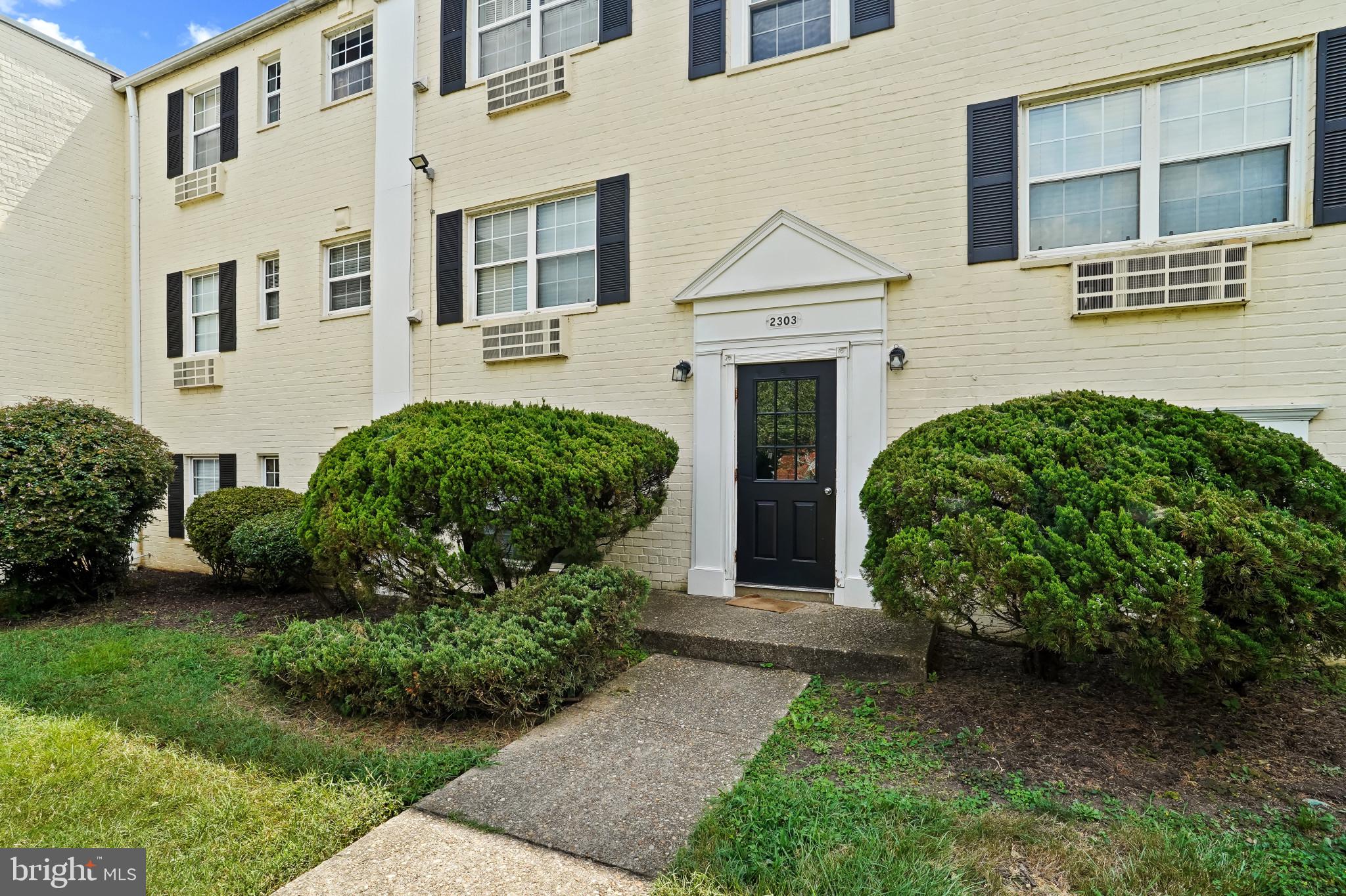 2303 FARRINGTON AVENUE 02-303