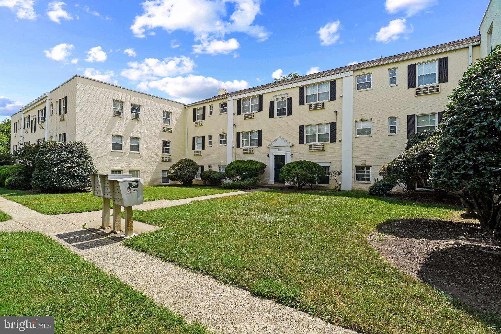 2303 FARRINGTON AVENUE 02-303