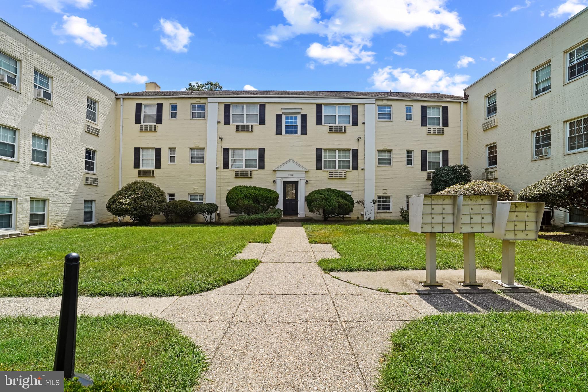 2303 FARRINGTON AVENUE 02-303