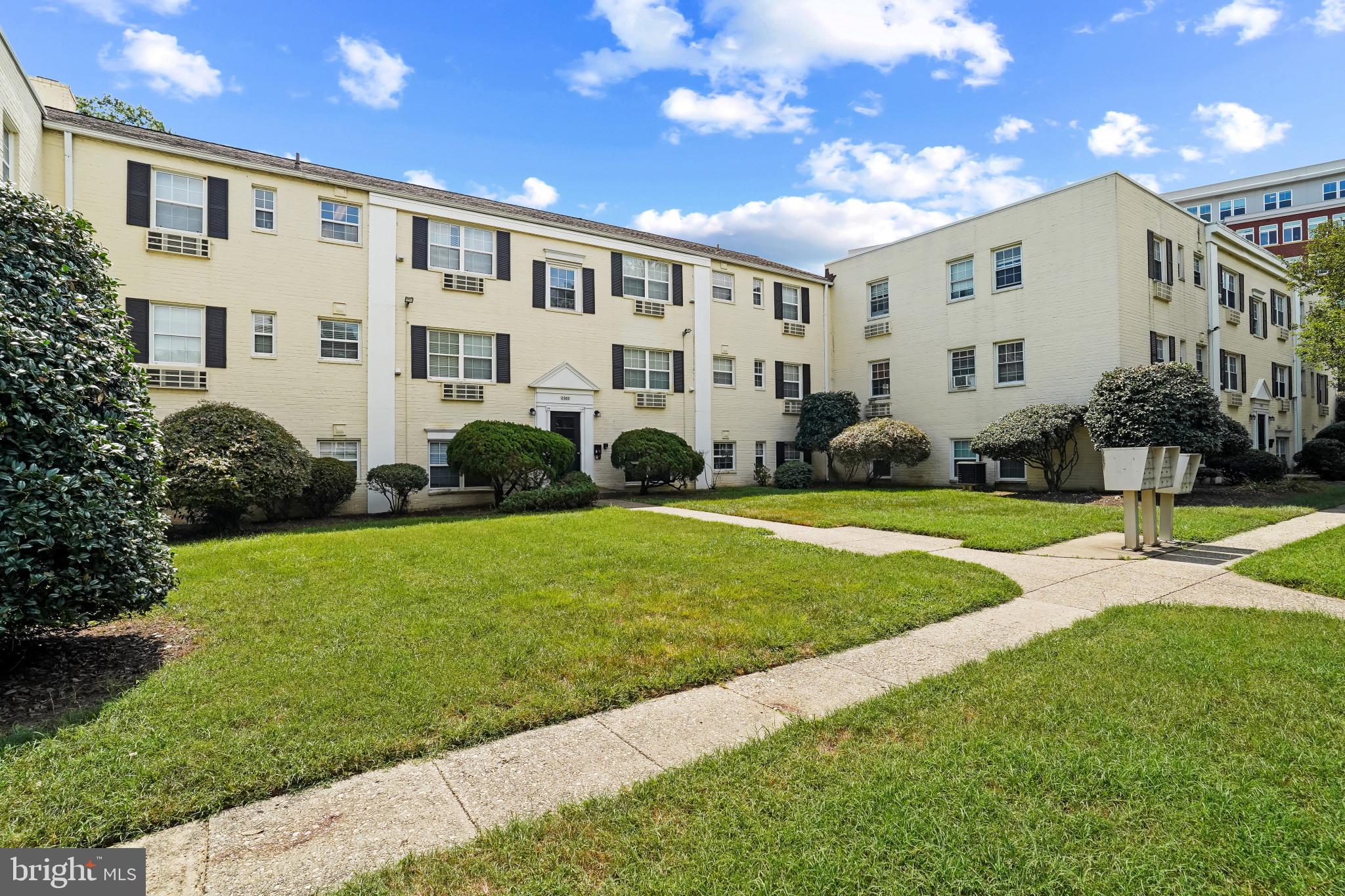 2303 FARRINGTON AVENUE 02-303