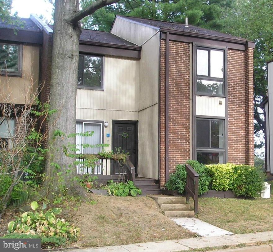 Golf Course living & close to Silver Line! Nicely maintained w/numerous updates. HWs on main lvl. Updated Kitchen w/granite, custom backsplash, under cabinet lighting & high-grade laminate flooring. Large Master Suite w/2-closets & private sitting area w/updated bath! Basement Rec Rm w/Wet Bar & half bath. Beautifully Koa deck w/hot tub overlooking Golf Course. 2 Assigned parking spaces.