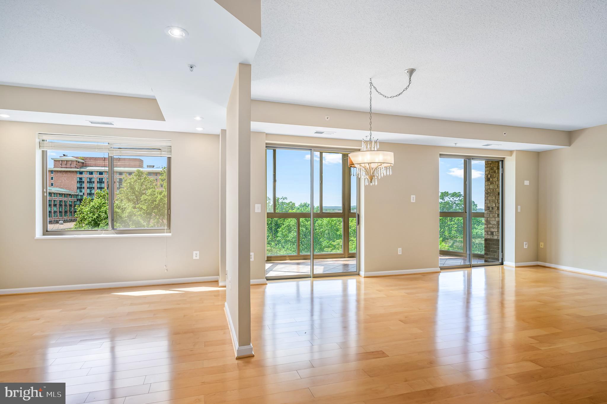 LANSDOWNE WOODS - Residential