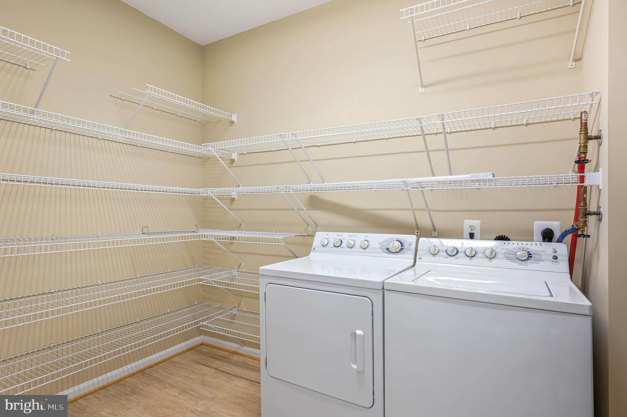 LANSDOWNE WOODS - Residential