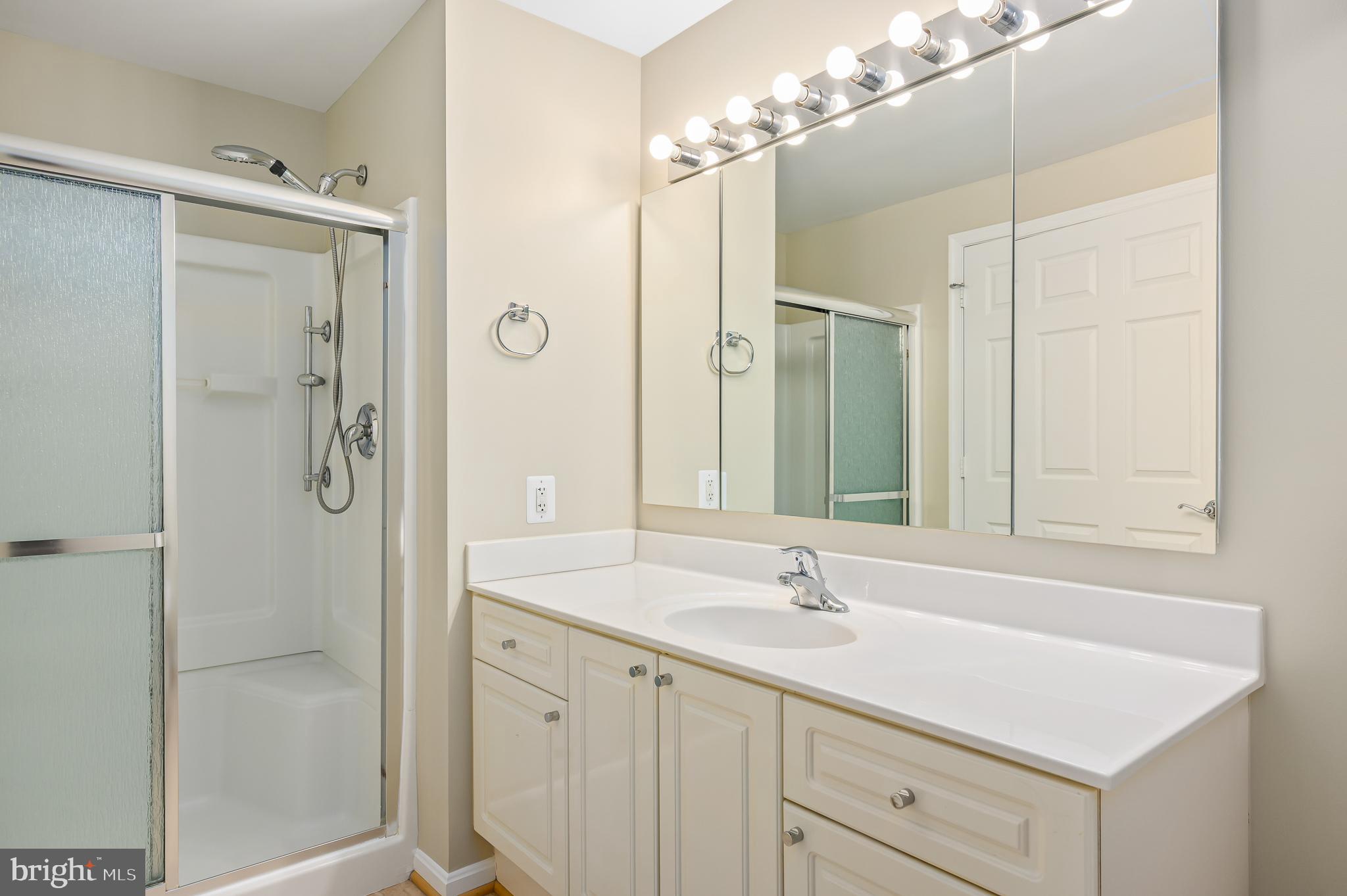 LANSDOWNE WOODS - Residential