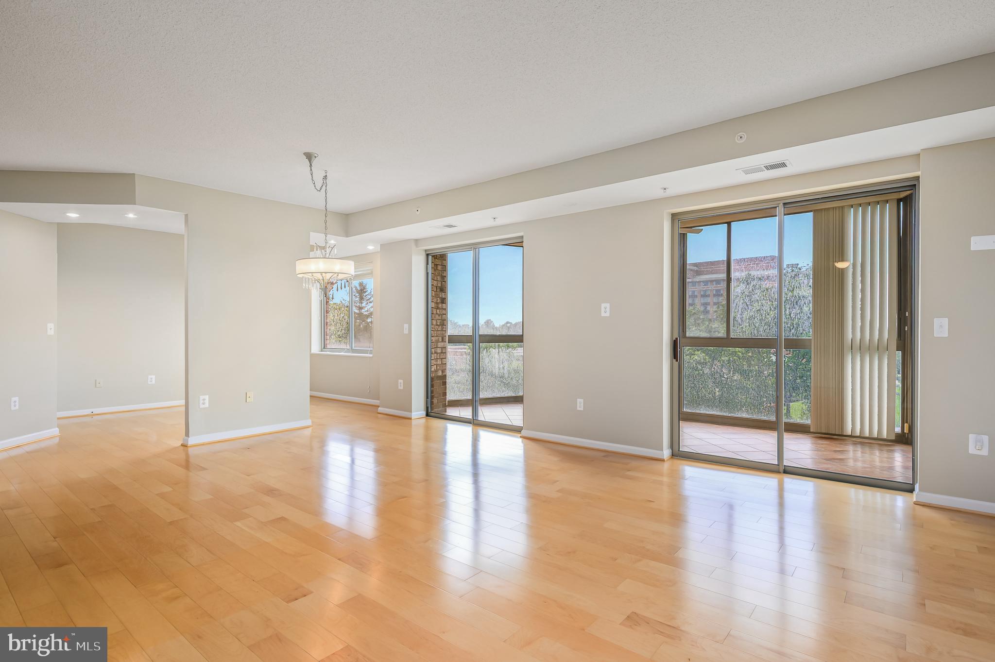 LANSDOWNE WOODS - Residential