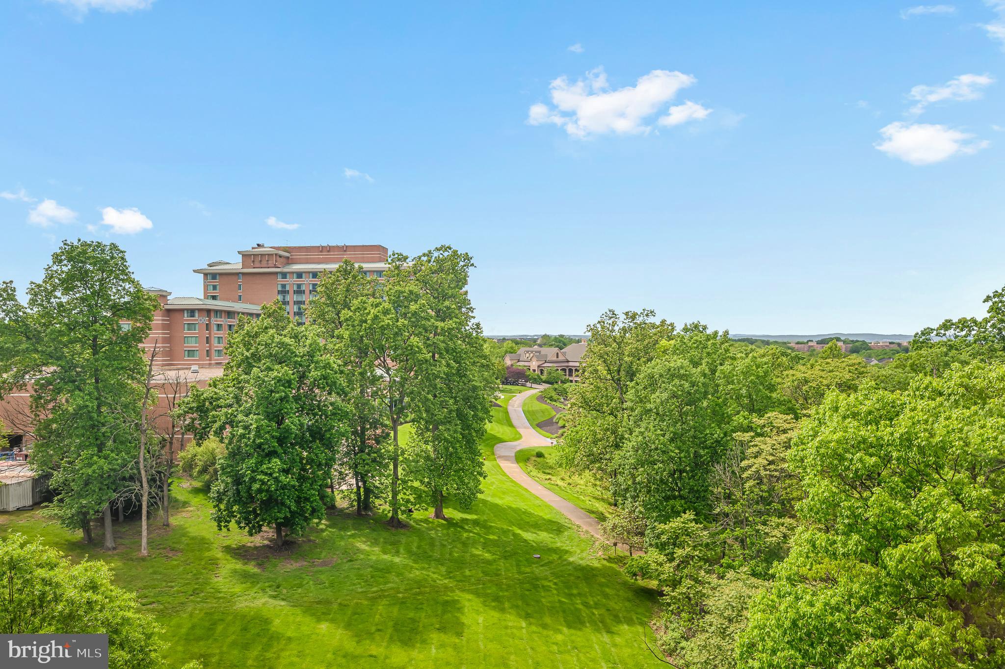 LANSDOWNE WOODS - Residential
