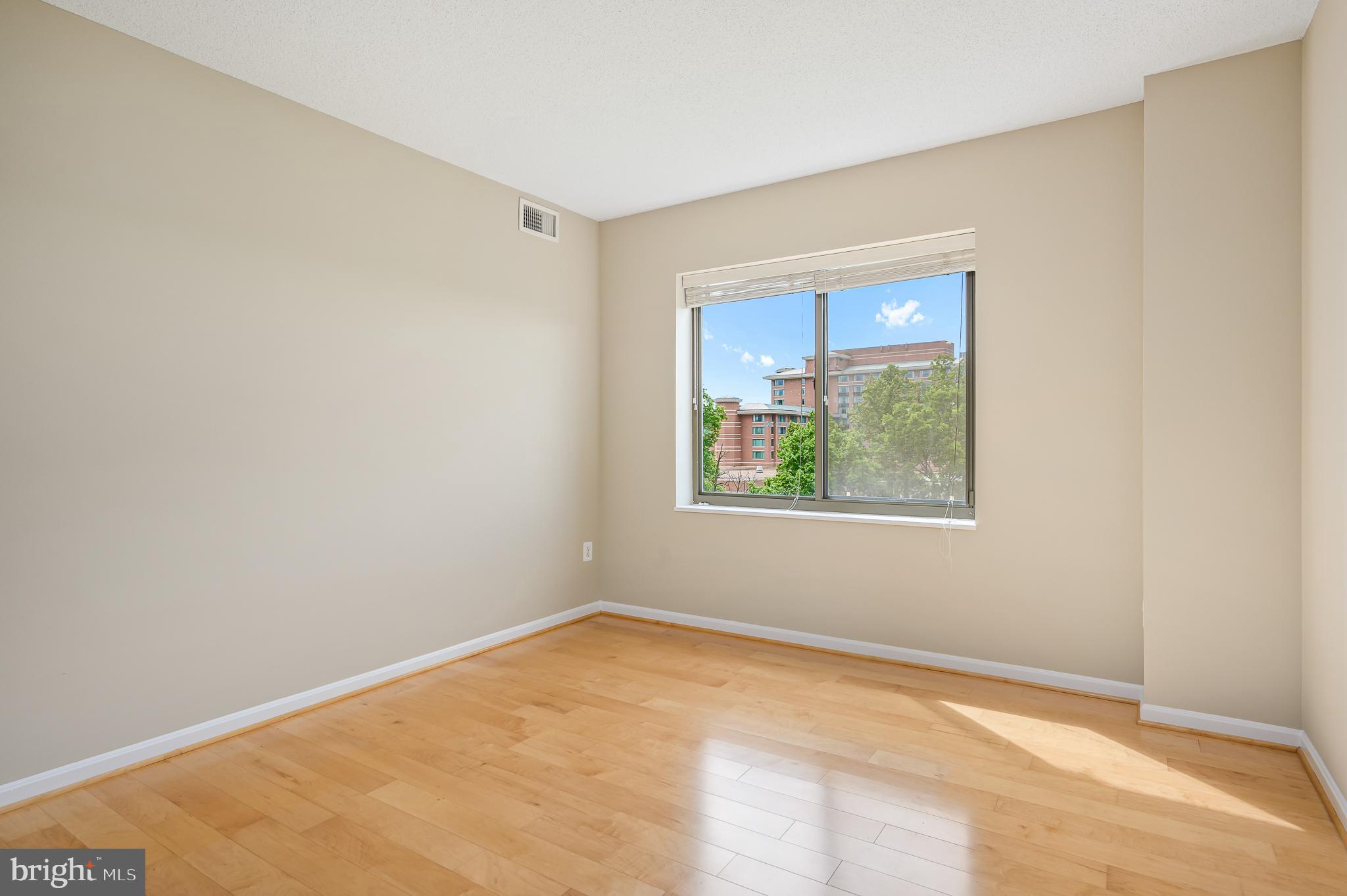 LANSDOWNE WOODS - Residential