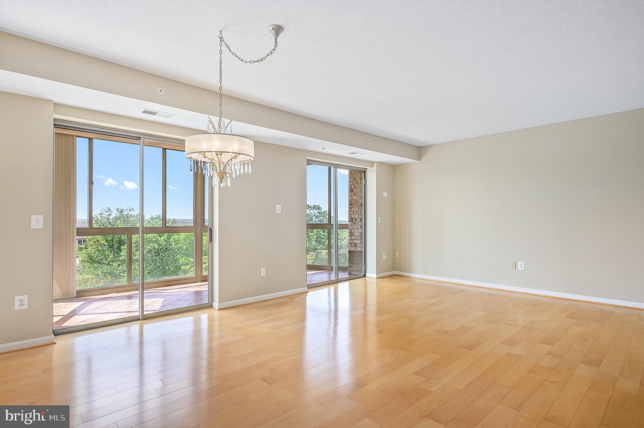 LANSDOWNE WOODS - Residential