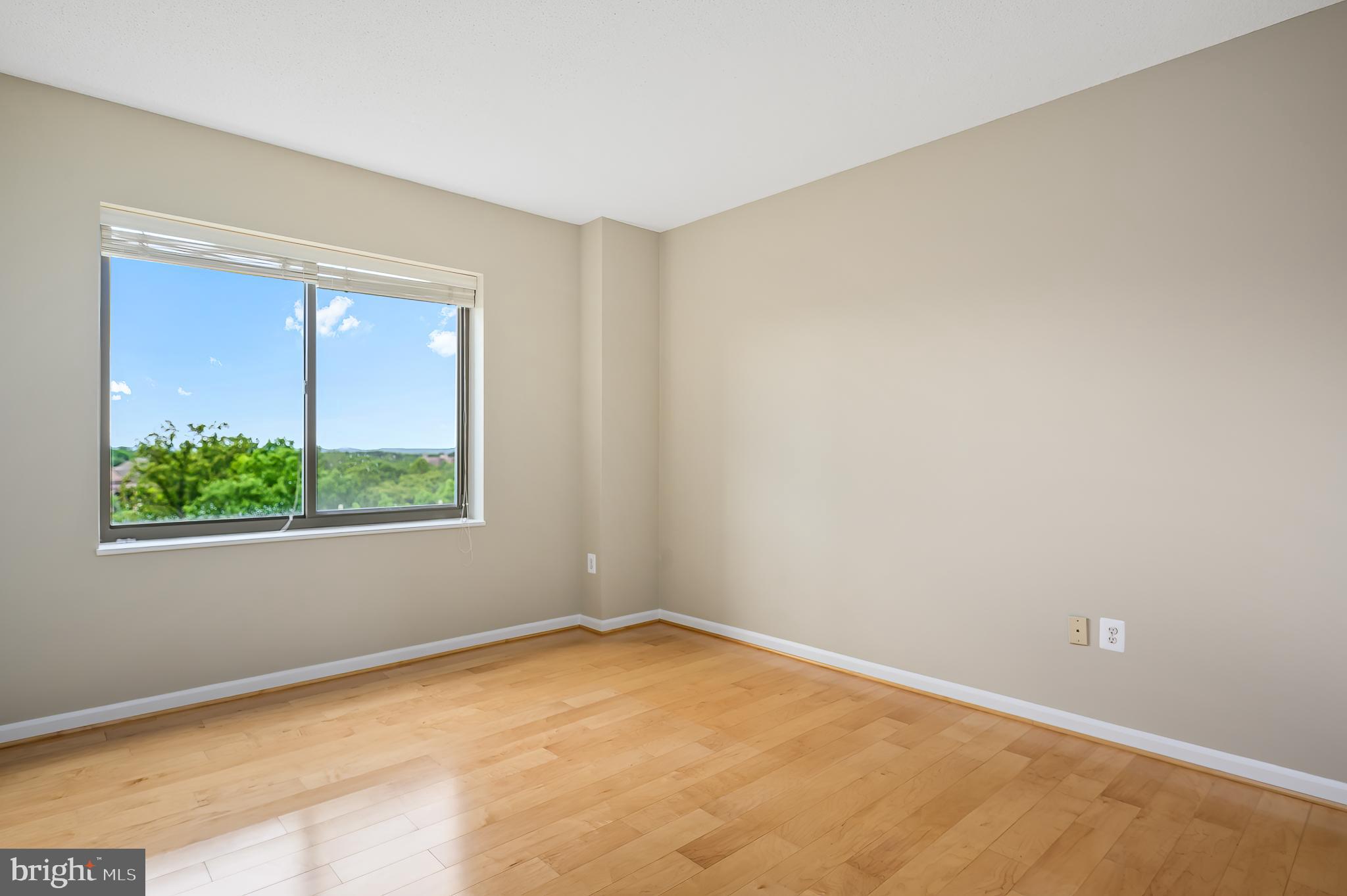 LANSDOWNE WOODS - Residential