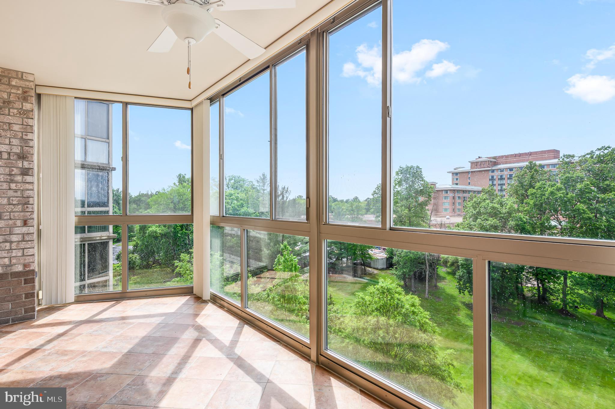 LANSDOWNE WOODS - Residential