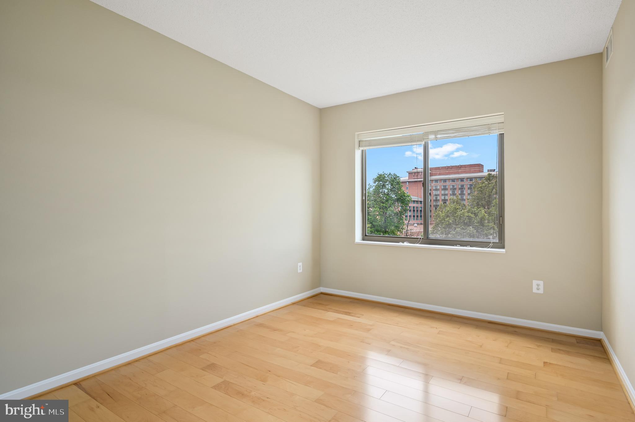 LANSDOWNE WOODS - Residential