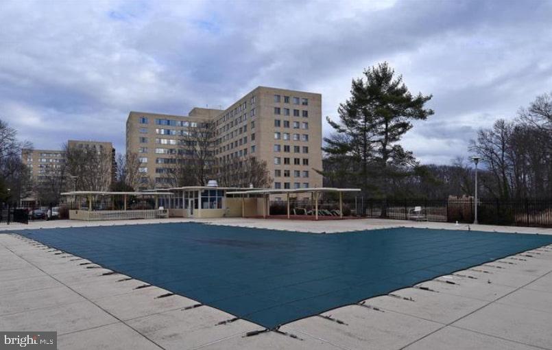 RIVER TOWERS - Residential