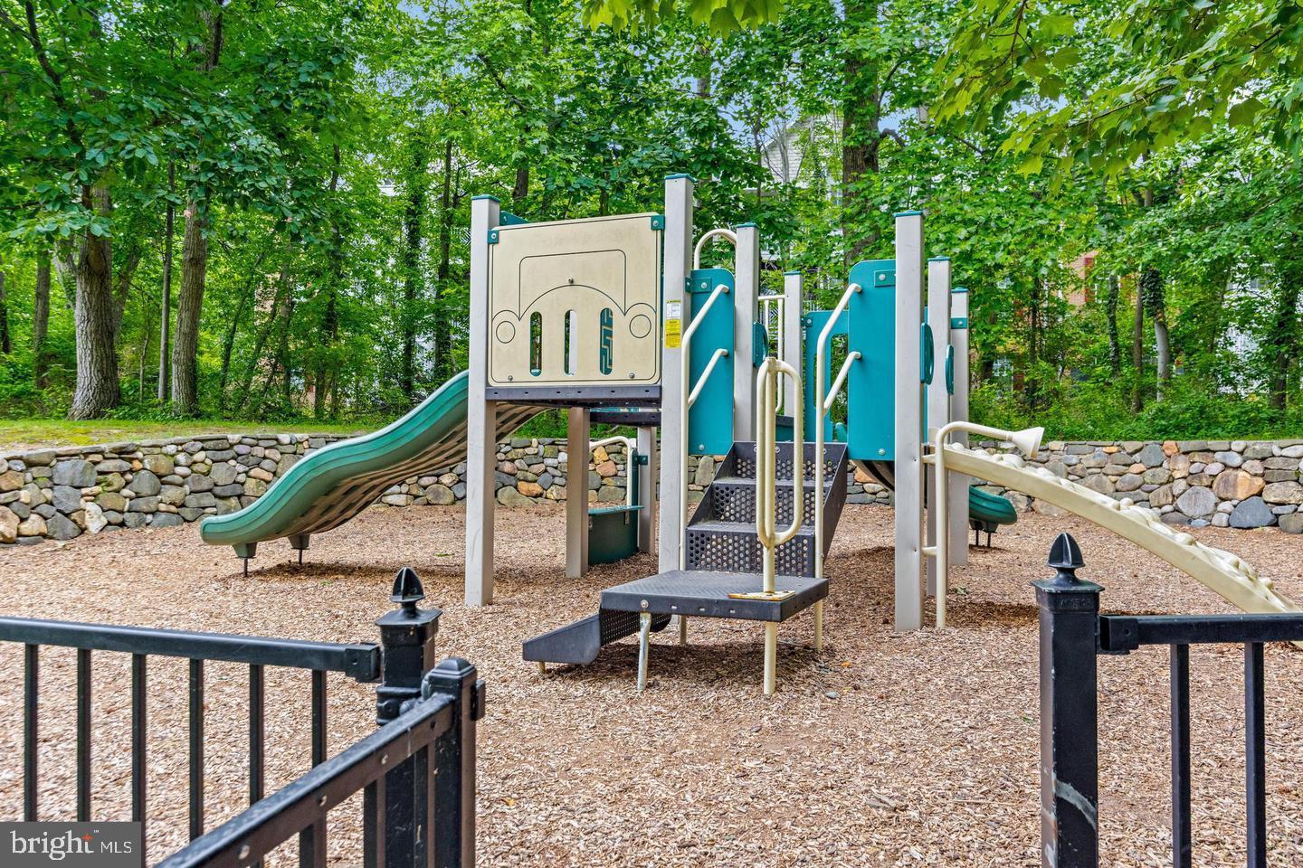 RIVER COLONY - Residential