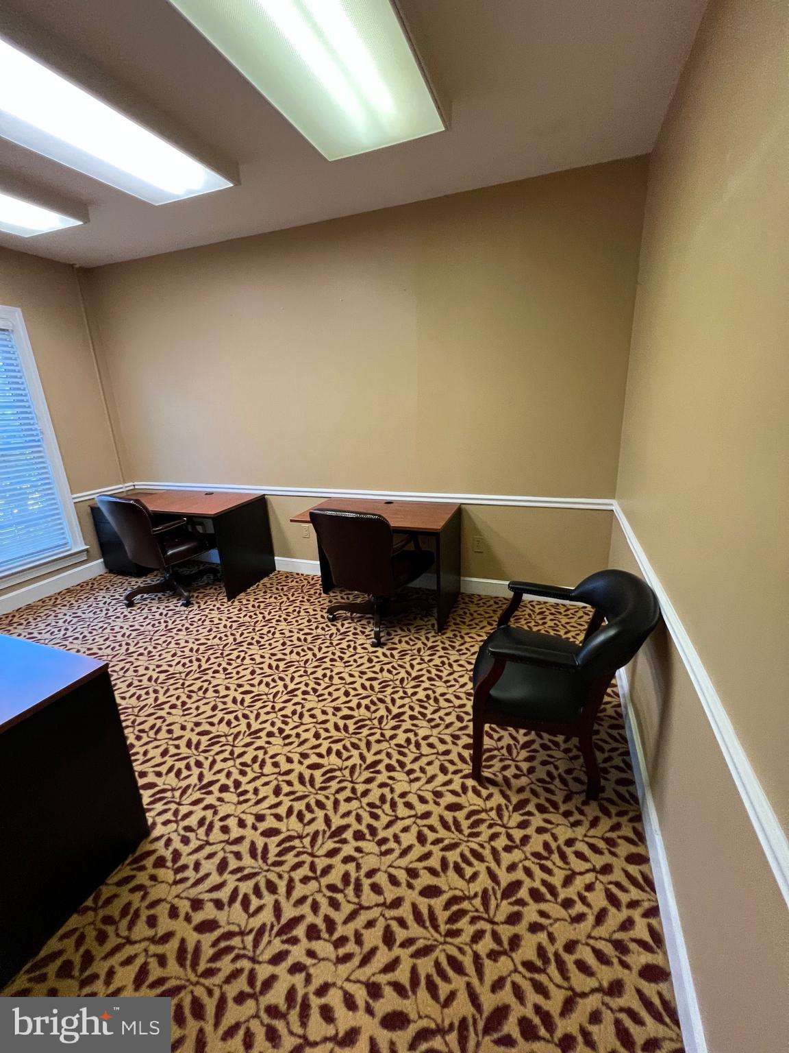 MANCHESTER - Commercial Lease