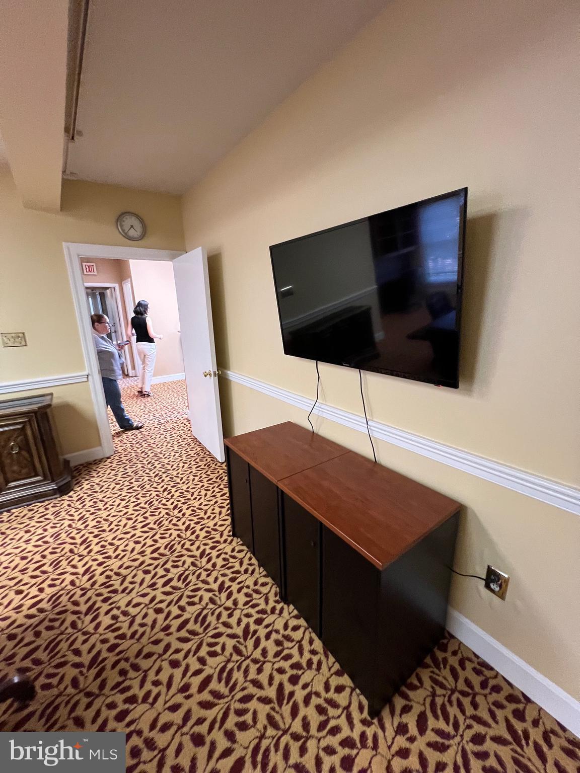 MANCHESTER - Commercial Lease