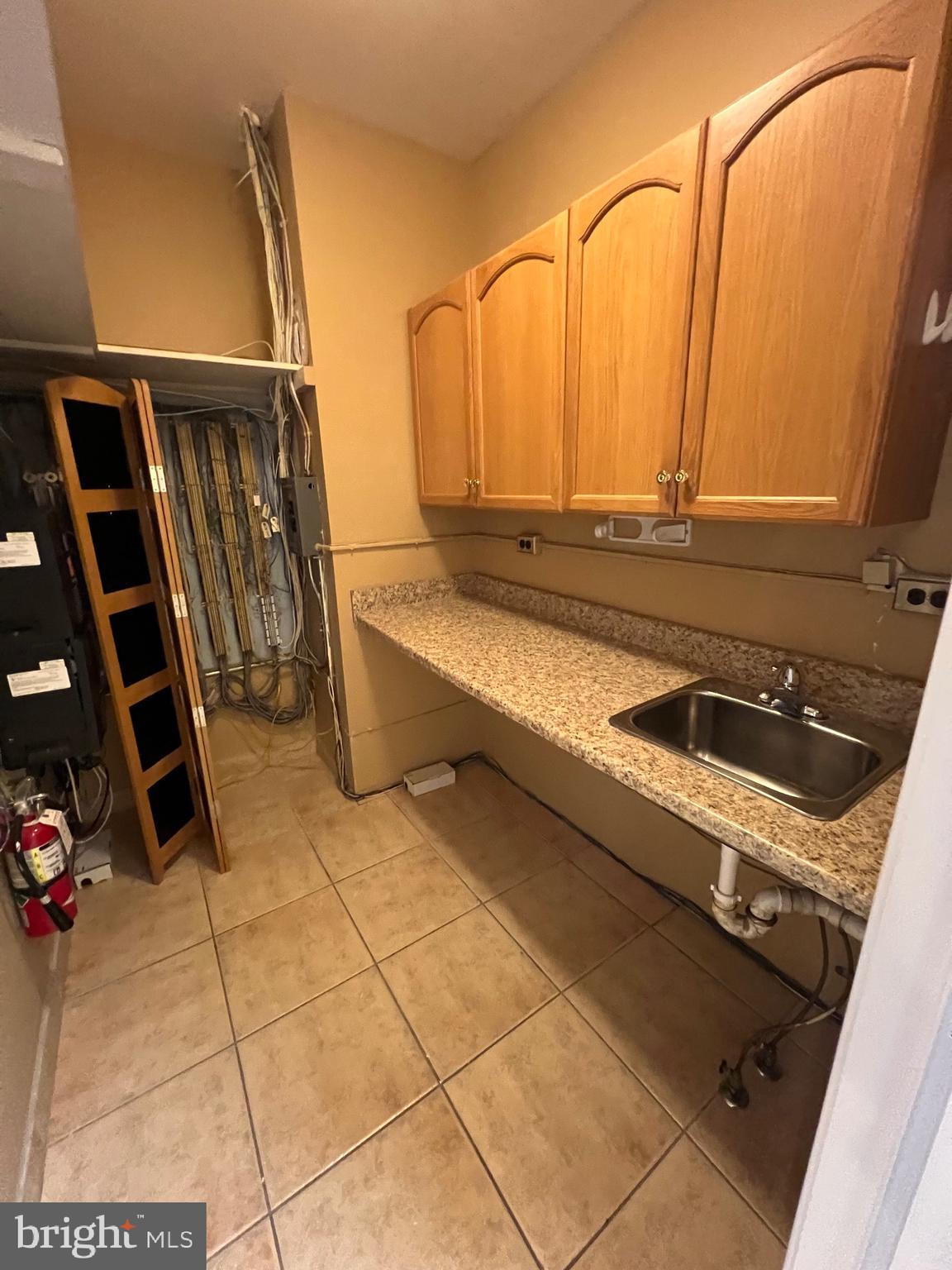 MANCHESTER - Commercial Lease