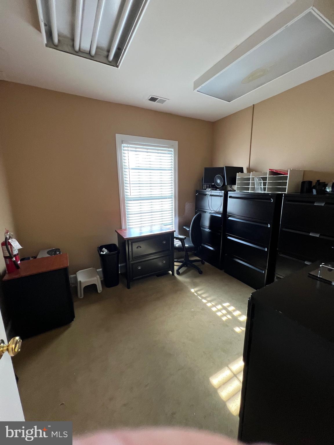 MANCHESTER - Commercial Lease