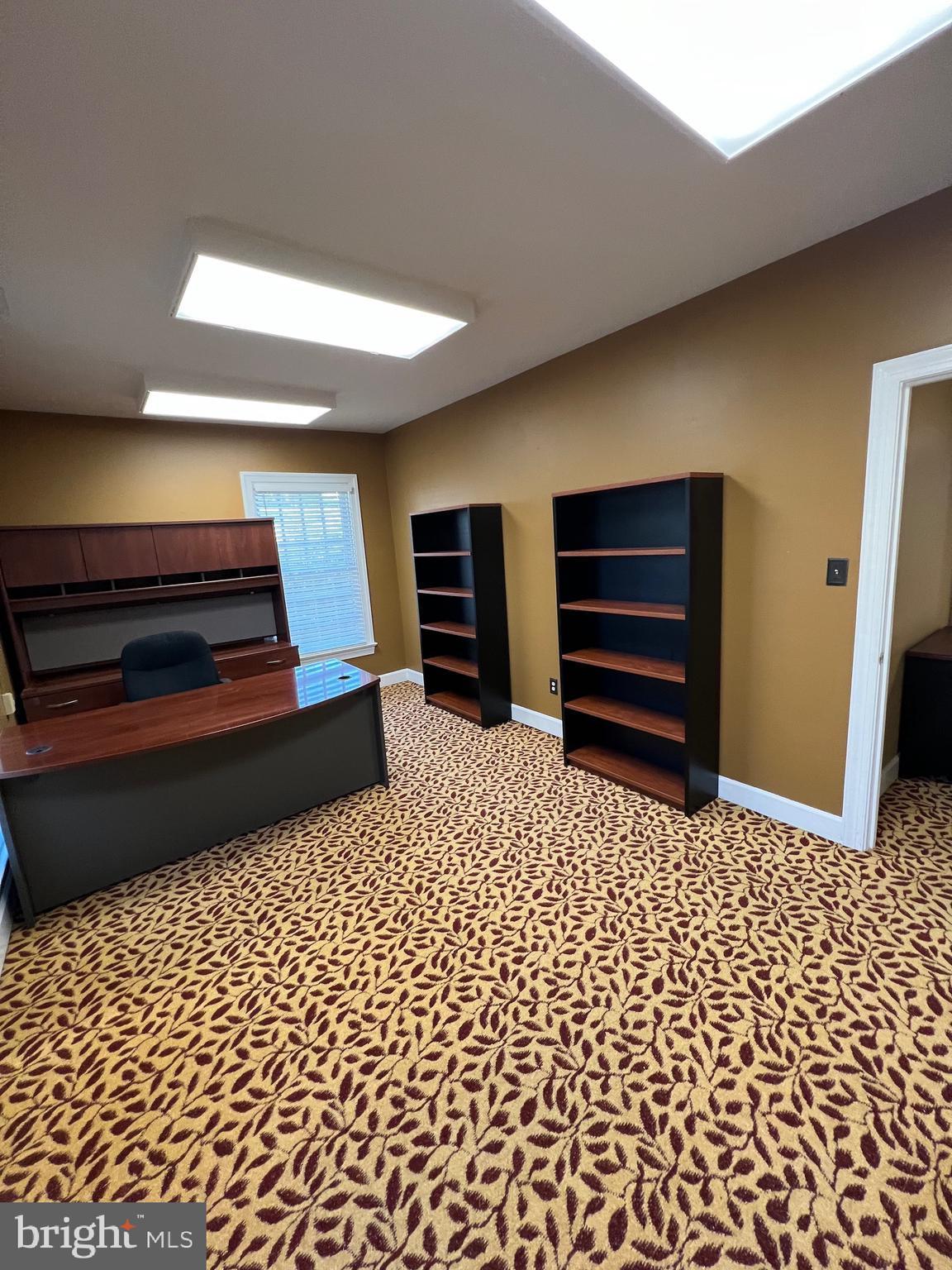 MANCHESTER - Commercial Lease