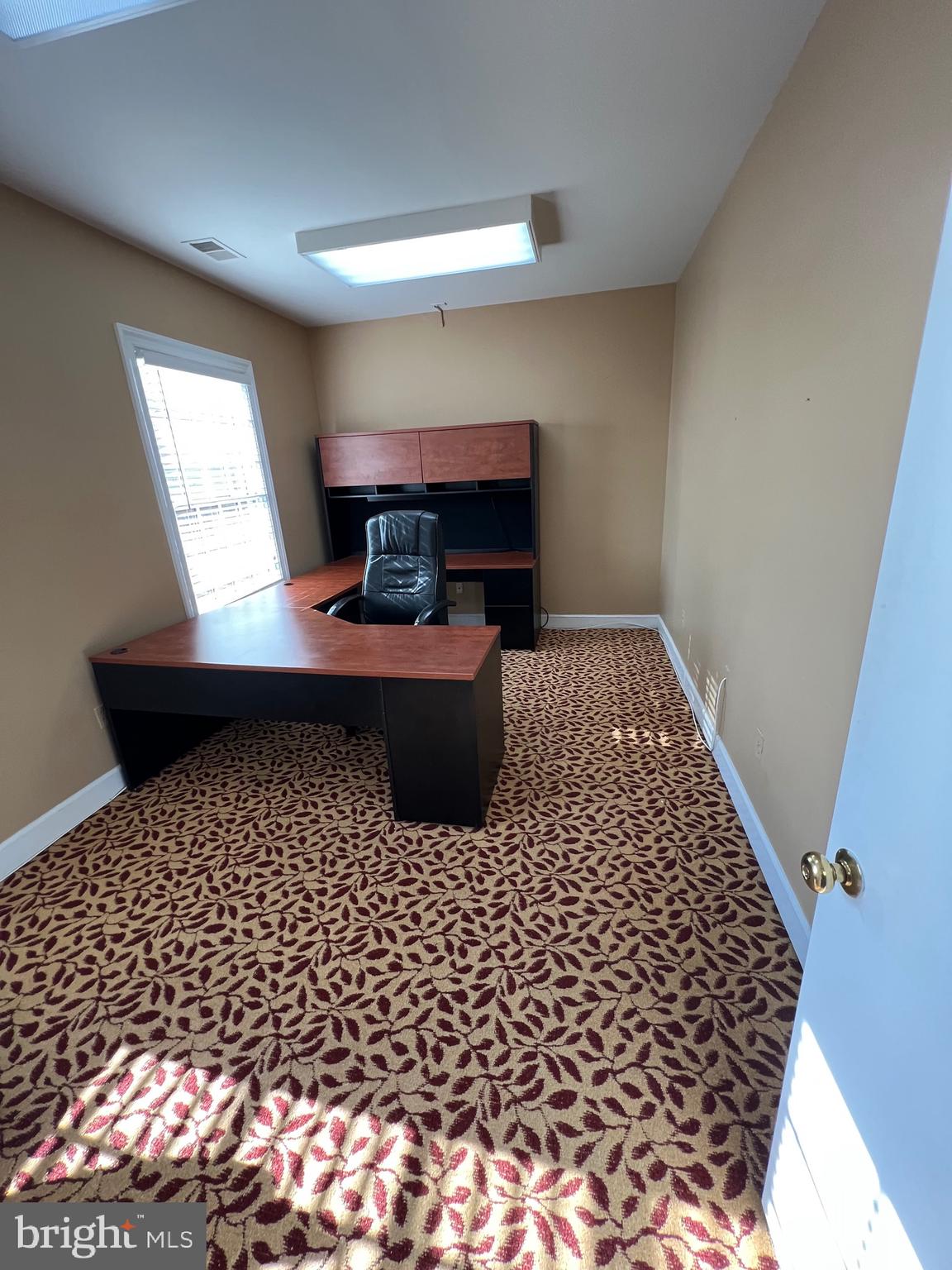 MANCHESTER - Commercial Lease