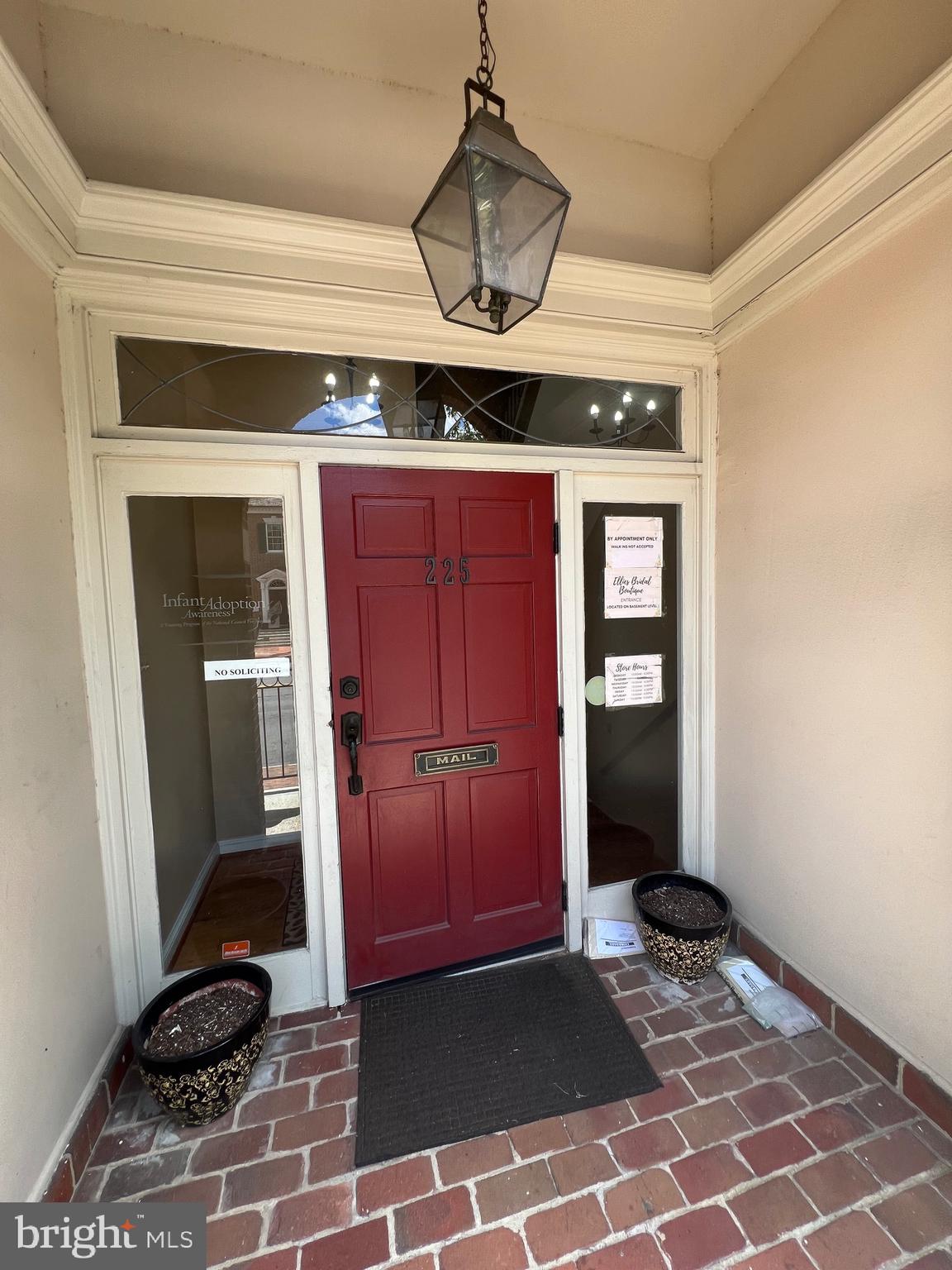 MANCHESTER - Commercial Lease