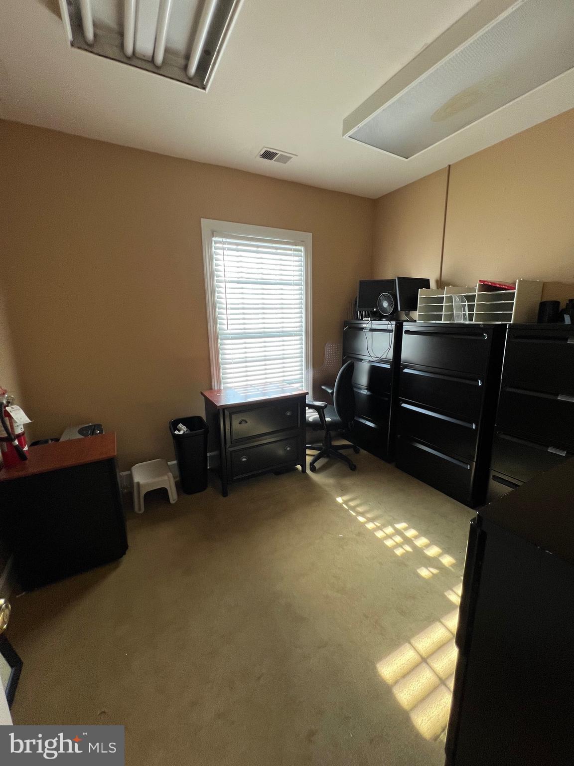 MANCHESTER - Commercial Lease