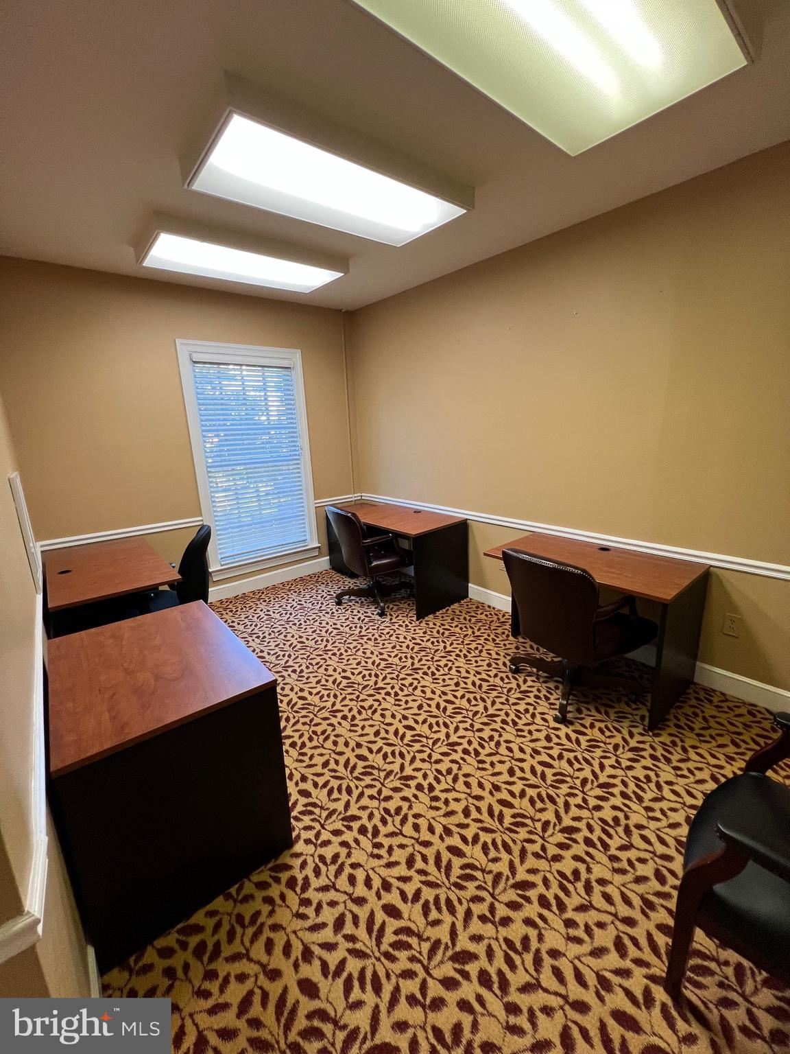 MANCHESTER - Commercial Lease