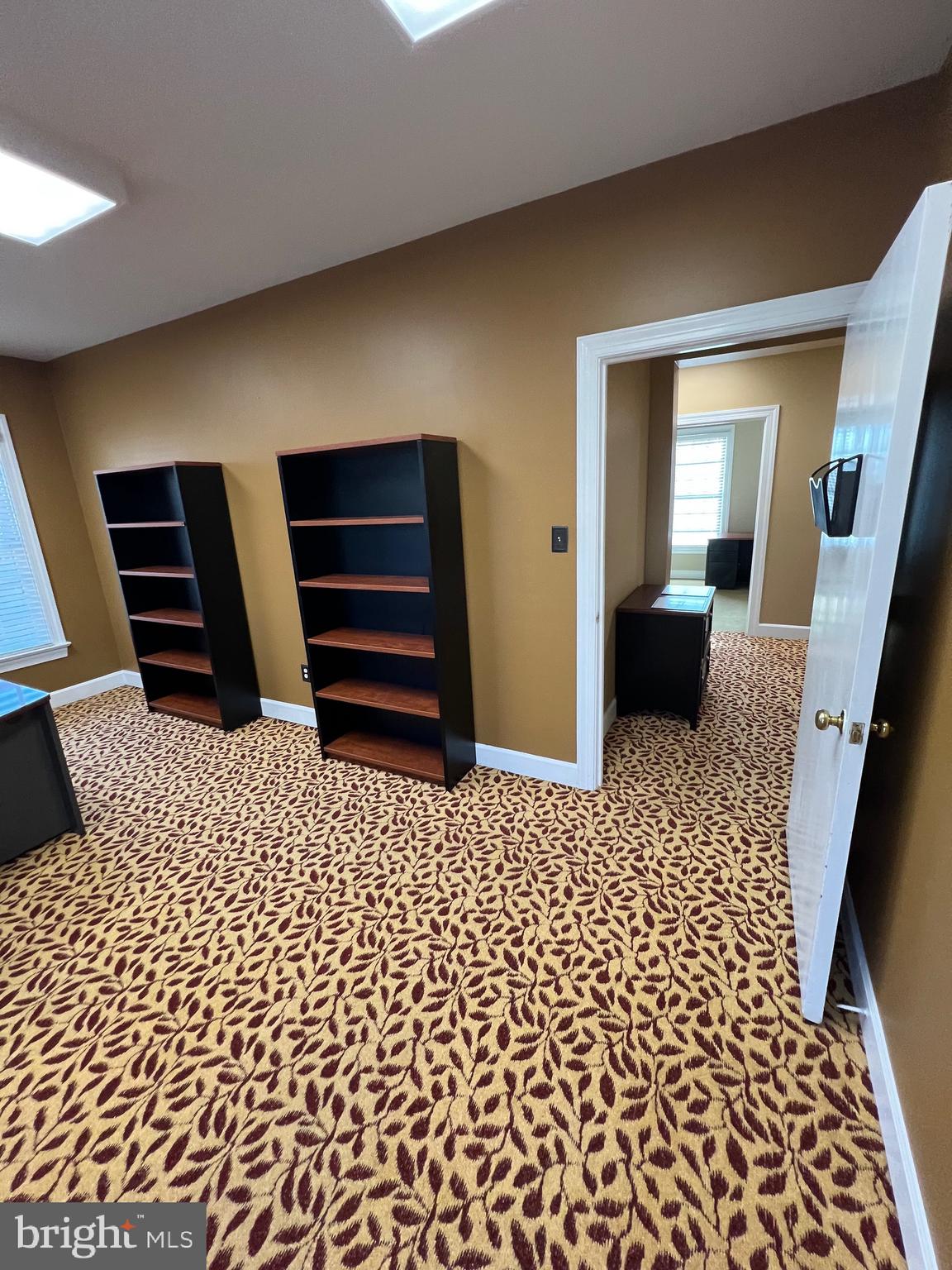 MANCHESTER - Commercial Lease