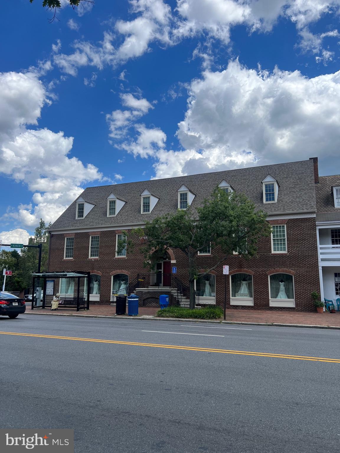 MANCHESTER - Commercial Lease