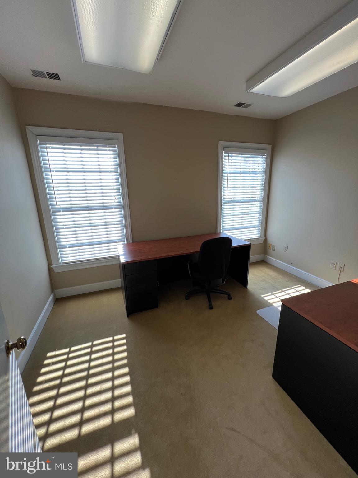 MANCHESTER - Commercial Lease