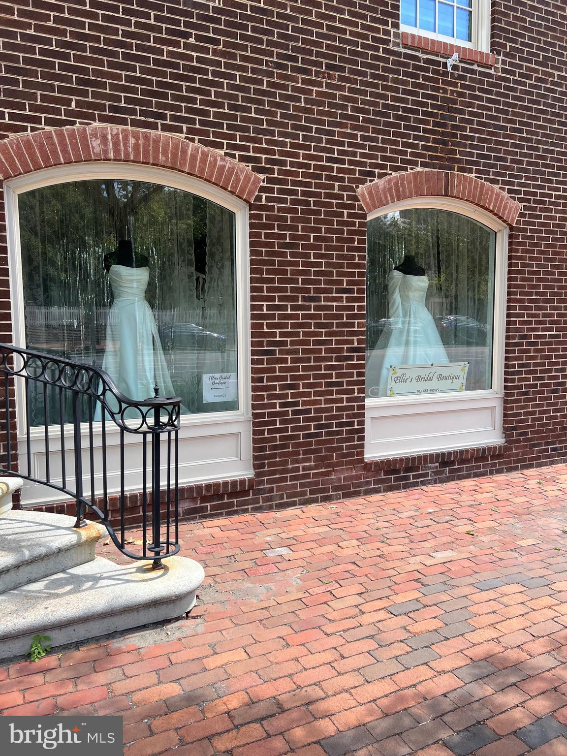 MANCHESTER - Commercial Lease