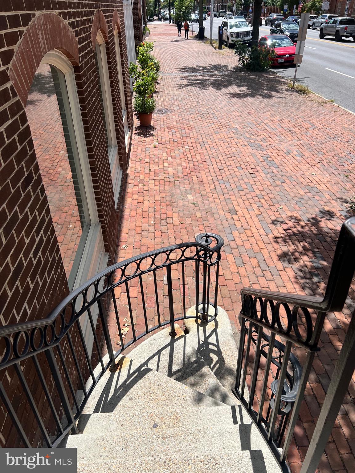 MANCHESTER - Commercial Lease