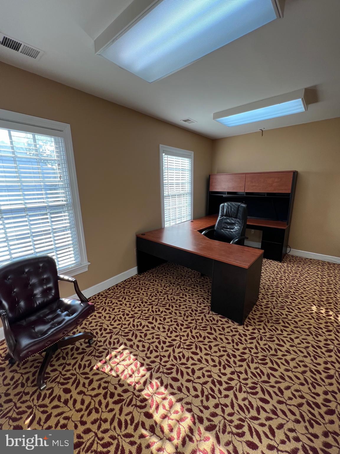 MANCHESTER - Commercial Lease