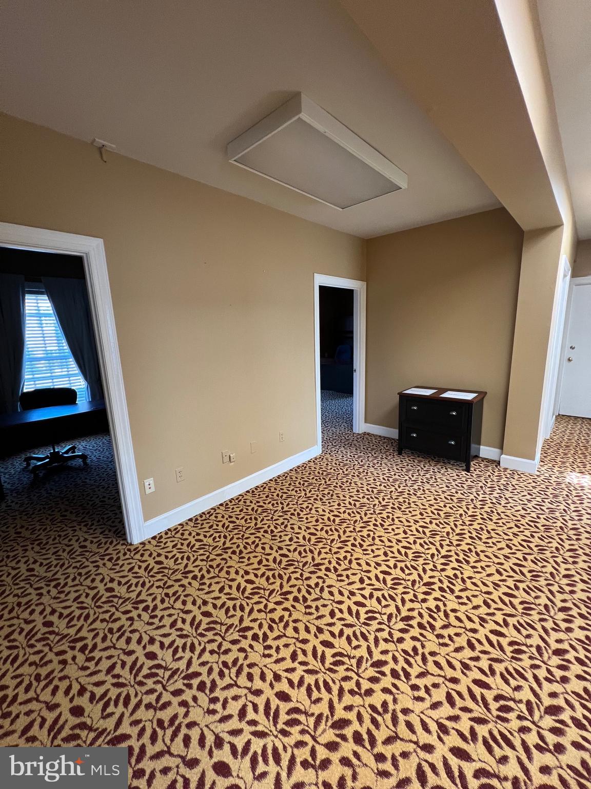 MANCHESTER - Commercial Lease