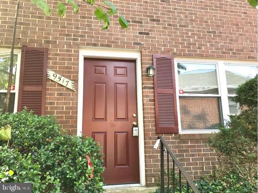 Beautiful 2 BR, 1 Bath, 2 level townhome. Open dining & living room, Sunny kitchen Neighborhood playground/pool! Convenient location! Walk to Shopping, Minutes to School & 1-95.