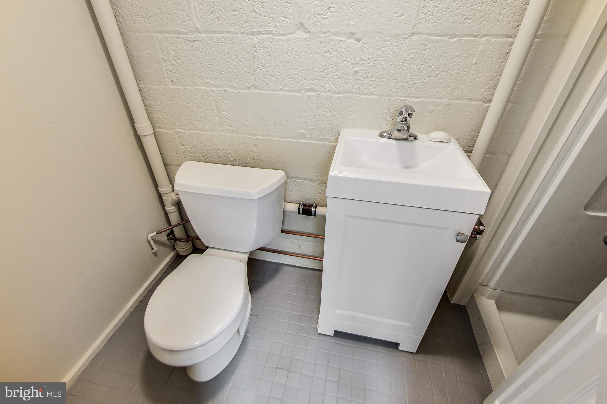 CARROLL KNOLLS - Residential Lease