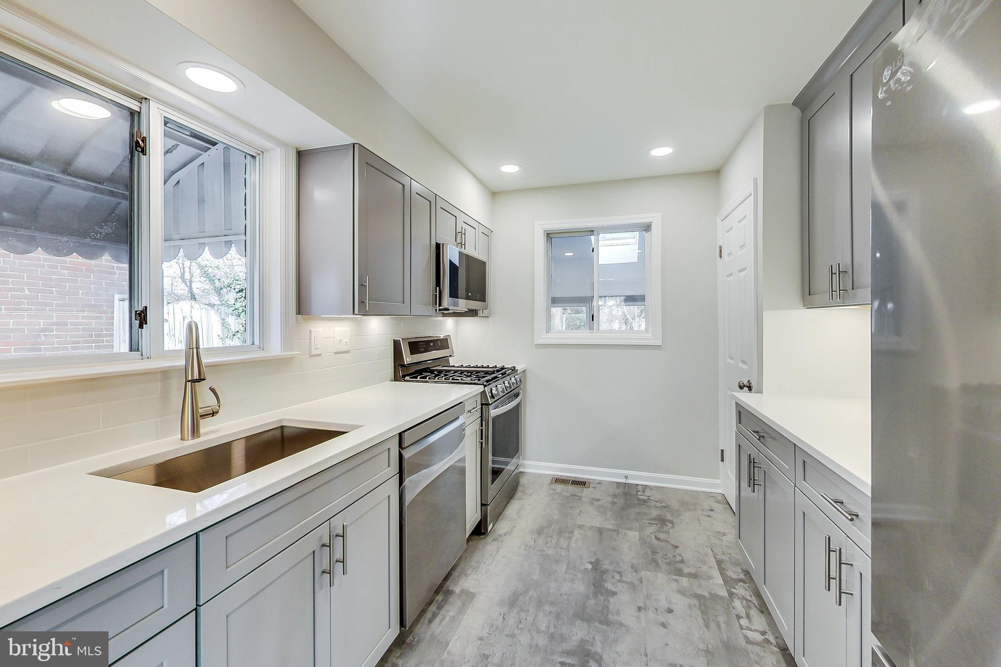 CARROLL KNOLLS - Residential Lease