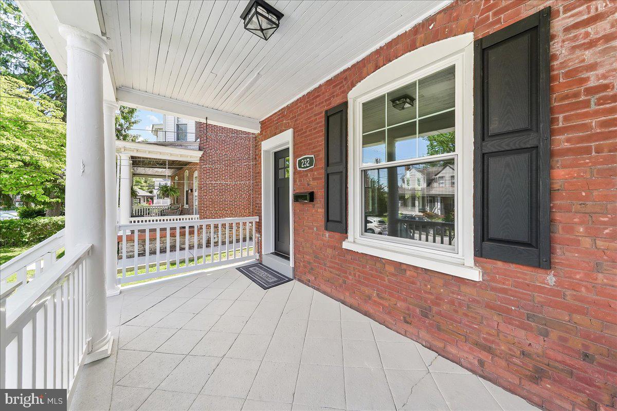 232 E LINCOLN STREET