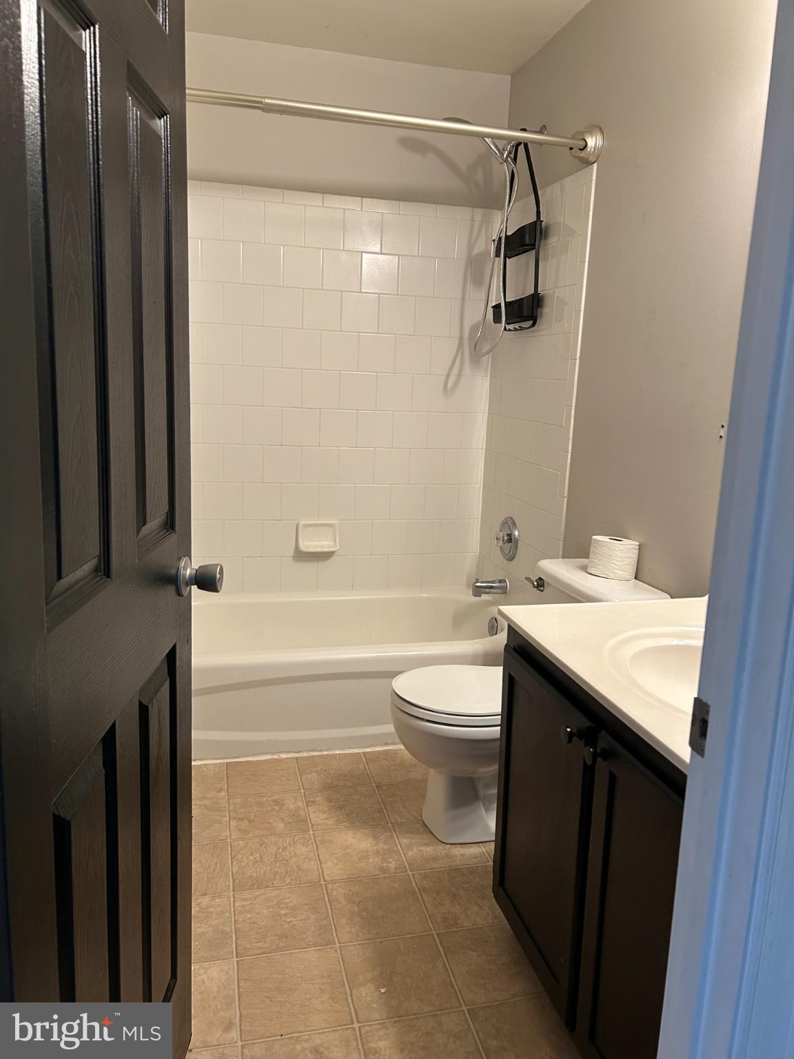 ASPEN WOODS - Residential Lease