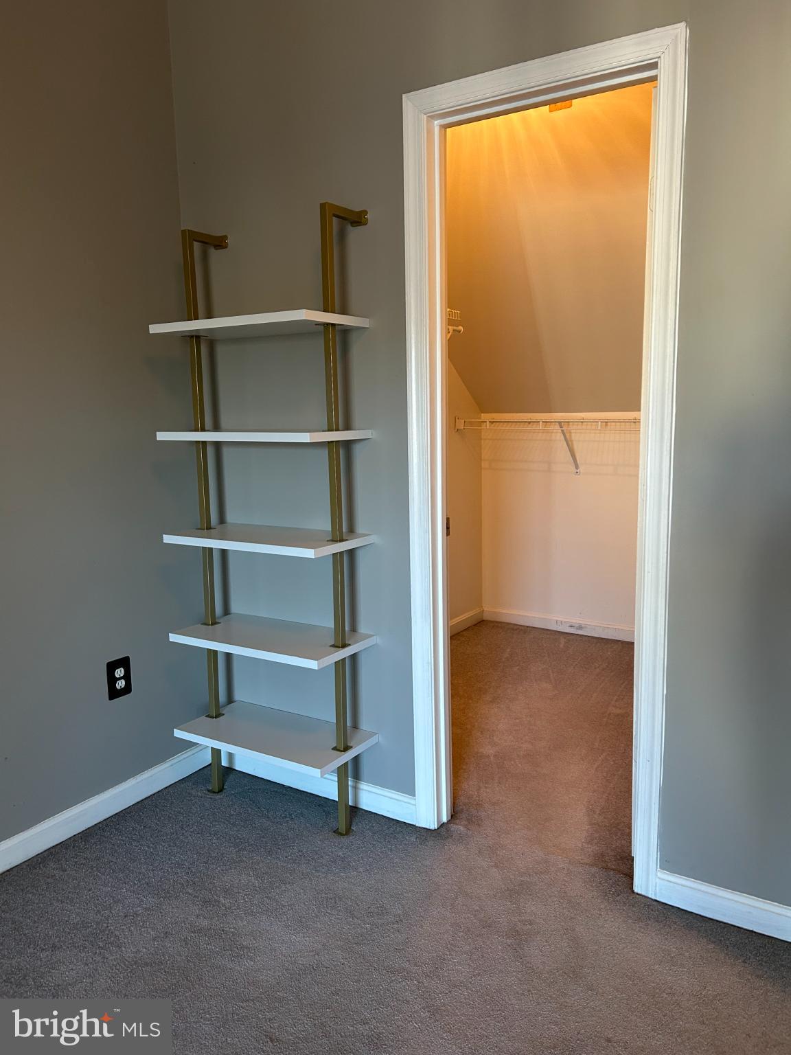 ASPEN WOODS - Residential Lease