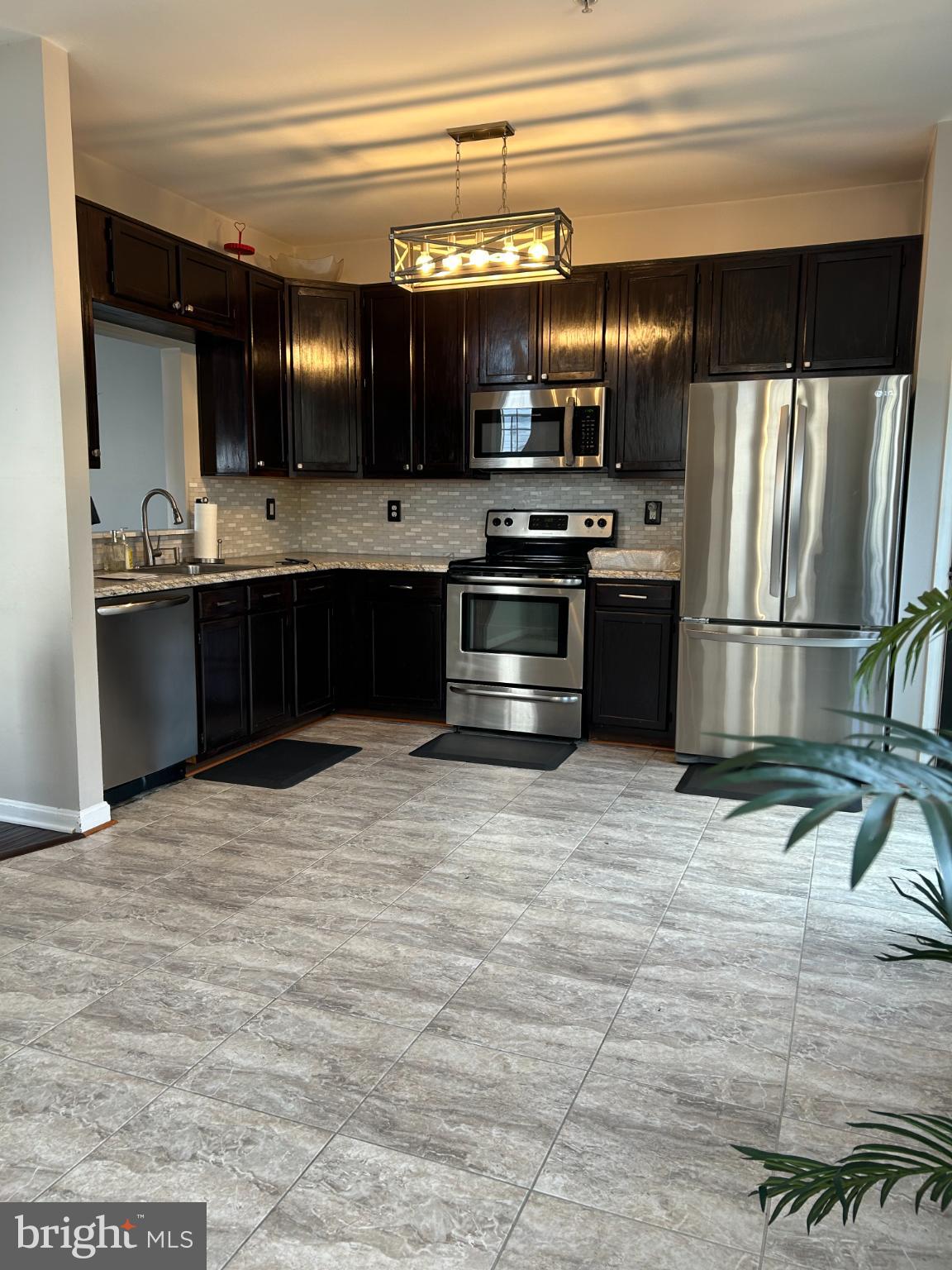 ASPEN WOODS - Residential Lease