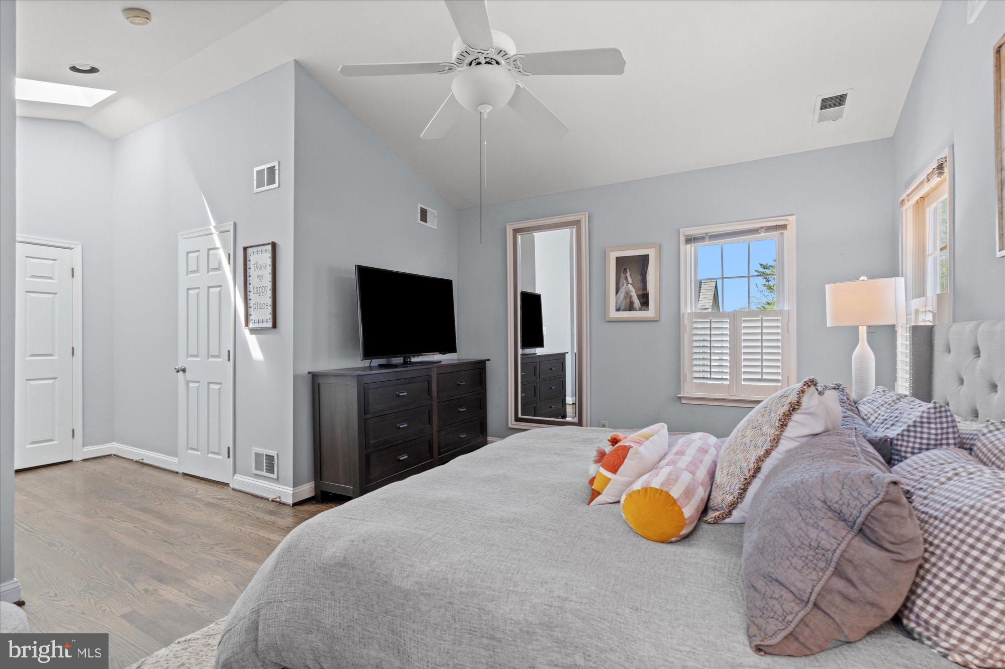 OVER LEE KNOLLS - Residential