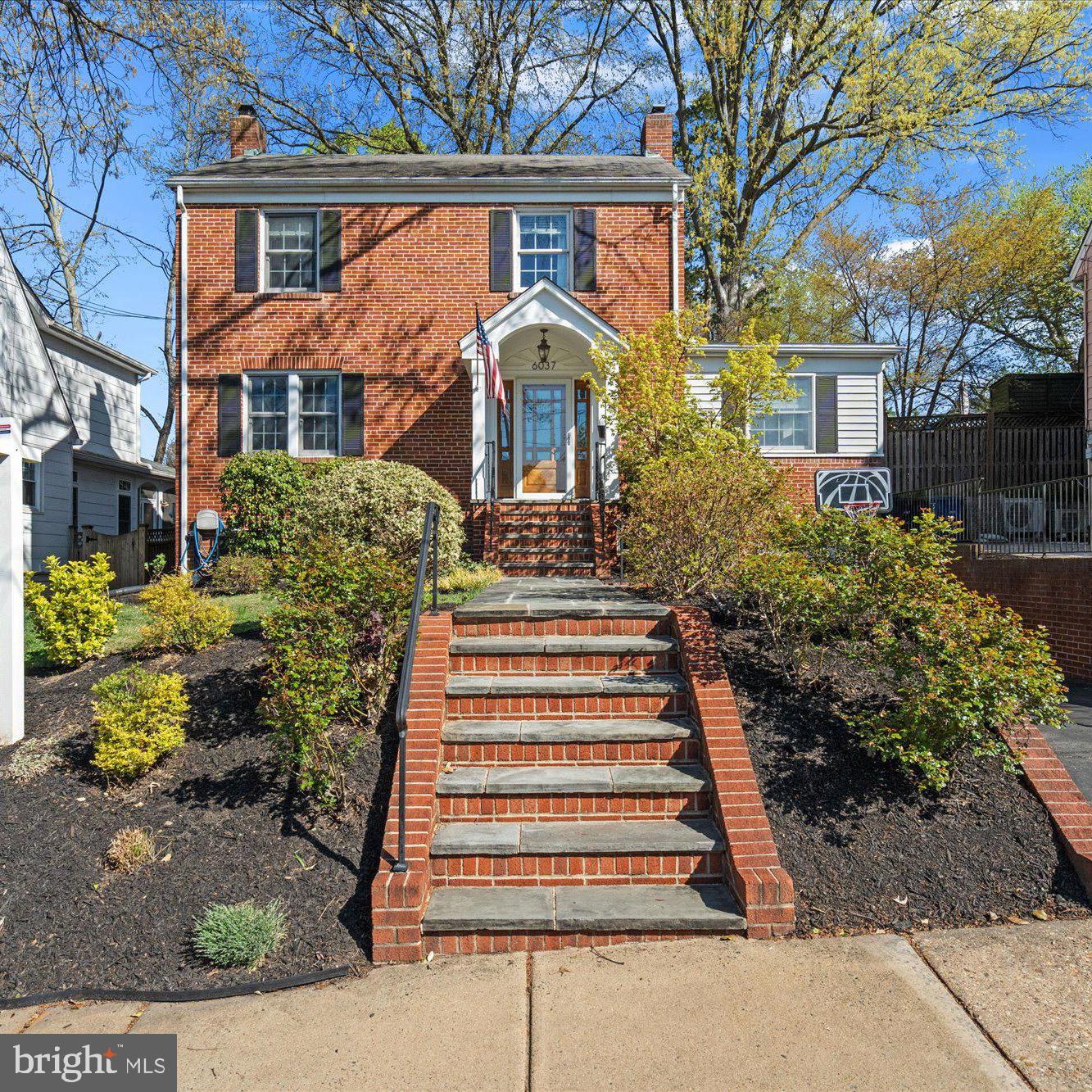 OVER LEE KNOLLS - Residential