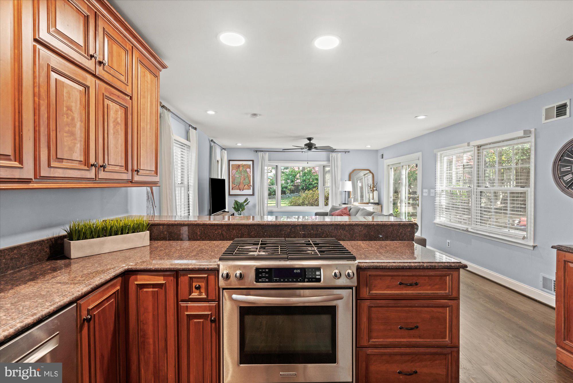 OVER LEE KNOLLS - Residential