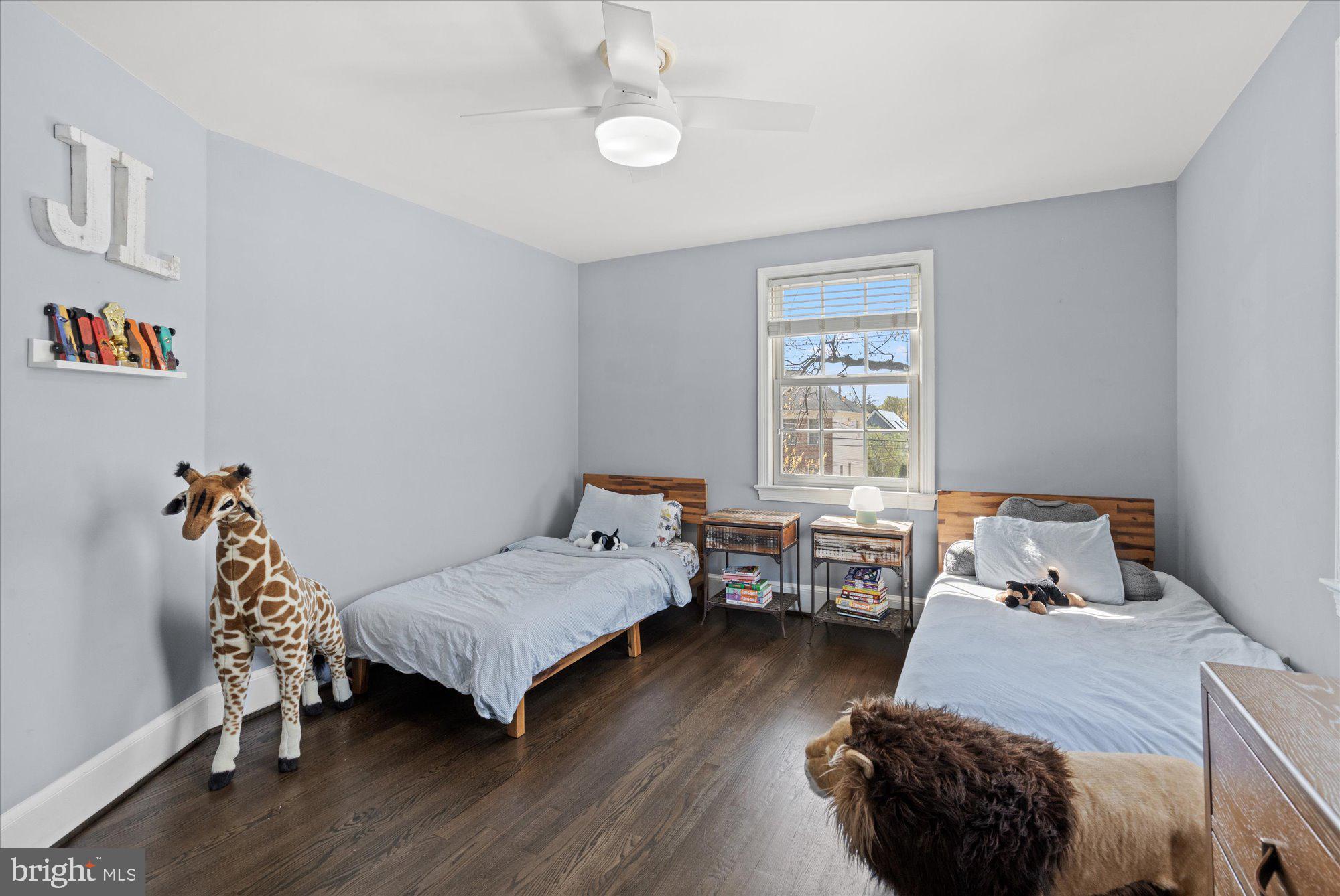 OVER LEE KNOLLS - Residential