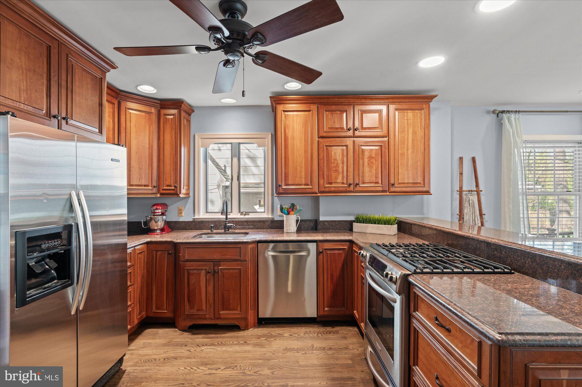 OVER LEE KNOLLS - Residential