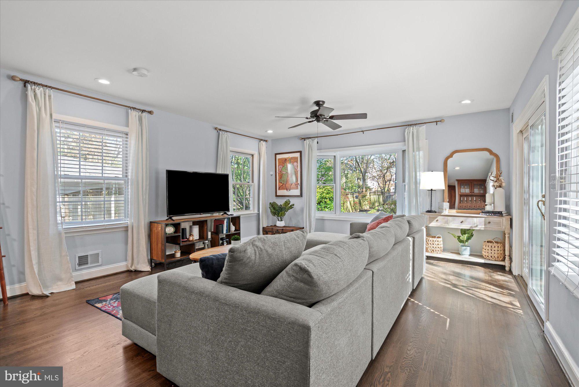 OVER LEE KNOLLS - Residential